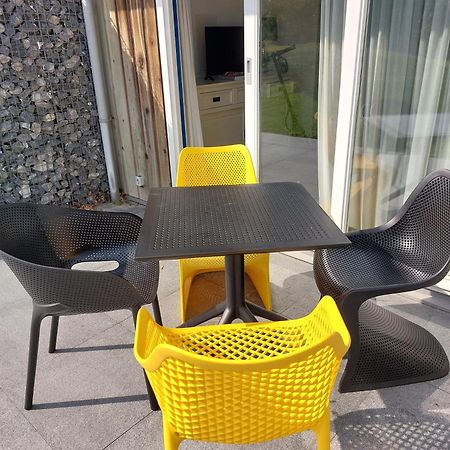 'T Strandhuys En De Vuurtoren, Met Eigen Keuken, Zonnig Terras Nabij Dorp, Duinen En Strand, Incl Verwarmd Binnen Zwembad Hollum  Zewnętrze zdjęcie