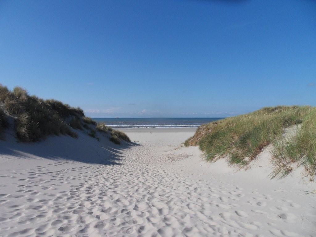 'T Strandhuys En De Vuurtoren, Met Eigen Keuken, Zonnig Terras Nabij Dorp, Duinen En Strand, Incl Verwarmd Binnen Zwembad Hollum  Pokój zdjęcie