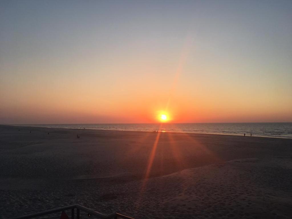 'T Strandhuys En De Vuurtoren, Met Eigen Keuken, Zonnig Terras Nabij Dorp, Duinen En Strand, Incl Verwarmd Binnen Zwembad Hollum  Zewnętrze zdjęcie