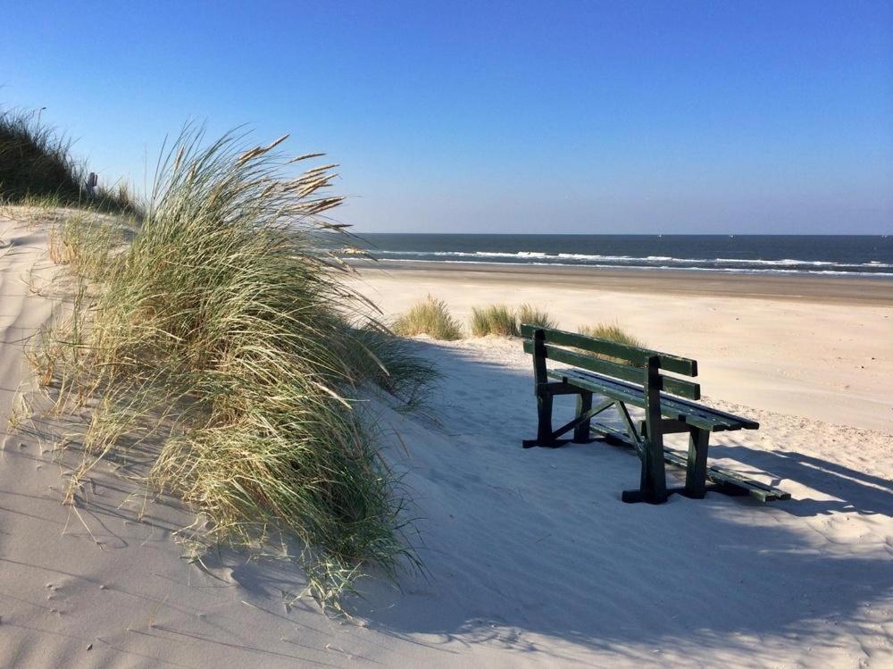 'T Strandhuys En De Vuurtoren, Met Eigen Keuken, Zonnig Terras Nabij Dorp, Duinen En Strand, Incl Verwarmd Binnen Zwembad Hollum  Zewnętrze zdjęcie