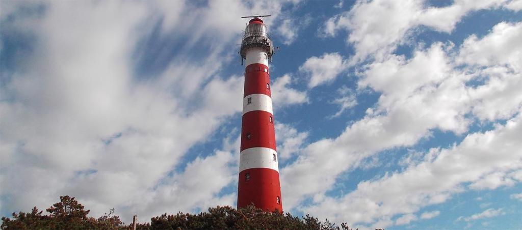 'T Strandhuys En De Vuurtoren, Met Eigen Keuken, Zonnig Terras Nabij Dorp, Duinen En Strand, Incl Verwarmd Binnen Zwembad Hollum  Zewnętrze zdjęcie