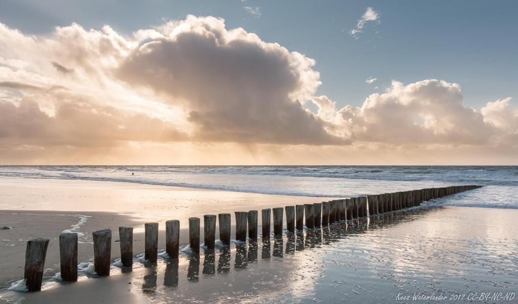 'T Strandhuys En De Vuurtoren, Met Eigen Keuken, Zonnig Terras Nabij Dorp, Duinen En Strand, Incl Verwarmd Binnen Zwembad Hollum  Zewnętrze zdjęcie