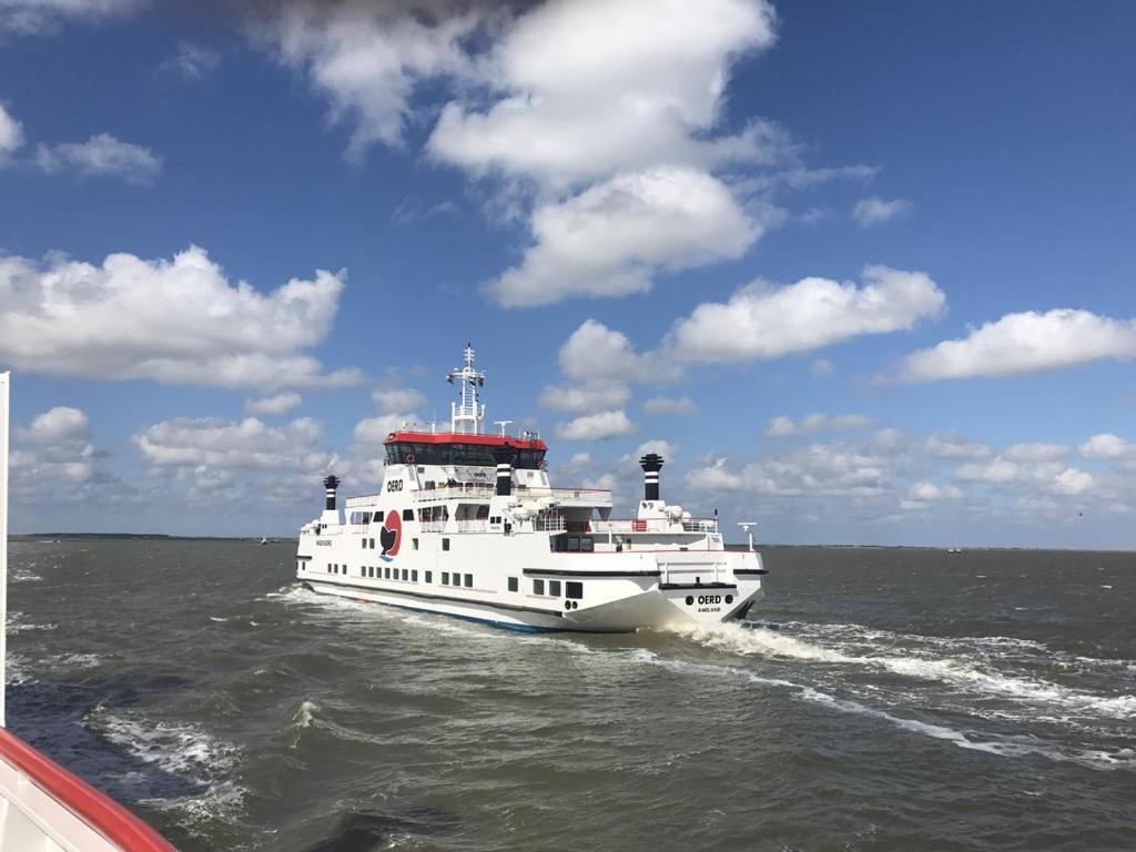 'T Strandhuys En De Vuurtoren, Met Eigen Keuken, Zonnig Terras Nabij Dorp, Duinen En Strand, Incl Verwarmd Binnen Zwembad Hollum  Zewnętrze zdjęcie