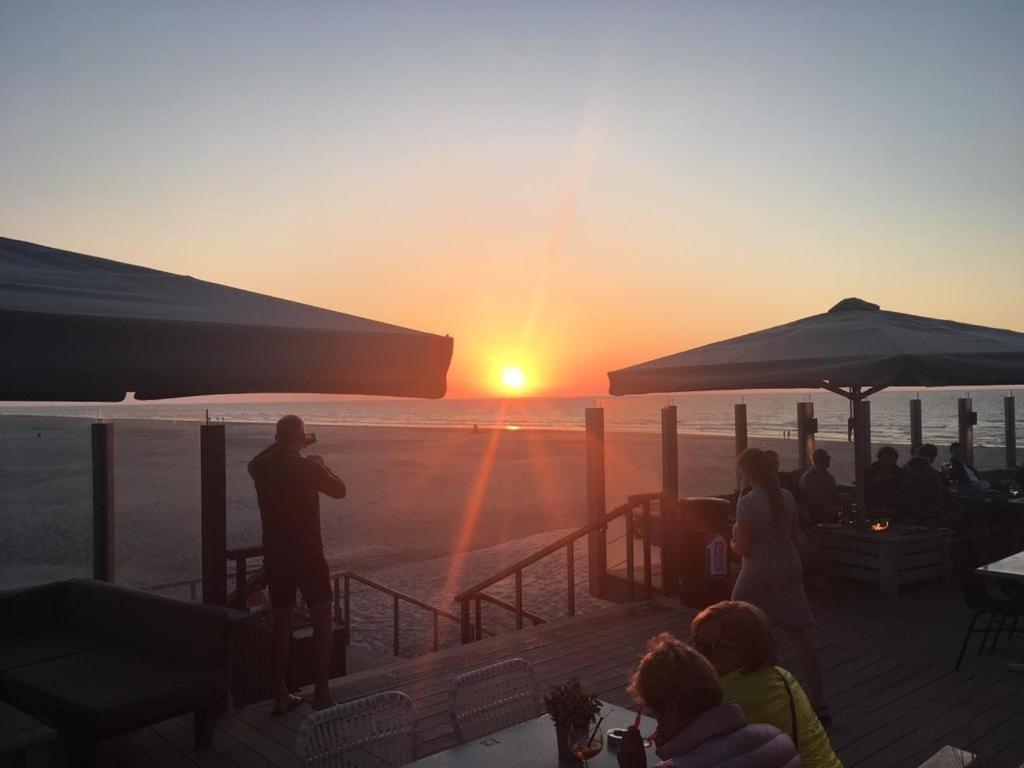 'T Strandhuys En De Vuurtoren, Met Eigen Keuken, Zonnig Terras Nabij Dorp, Duinen En Strand, Incl Verwarmd Binnen Zwembad Hollum  Zewnętrze zdjęcie