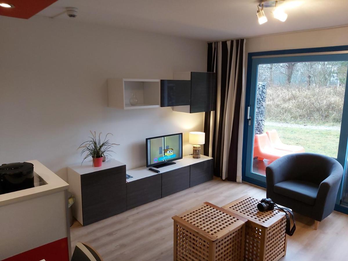 'T Strandhuys En De Vuurtoren, Met Eigen Keuken, Zonnig Terras Nabij Dorp, Duinen En Strand, Incl Verwarmd Binnen Zwembad Hollum  Zewnętrze zdjęcie